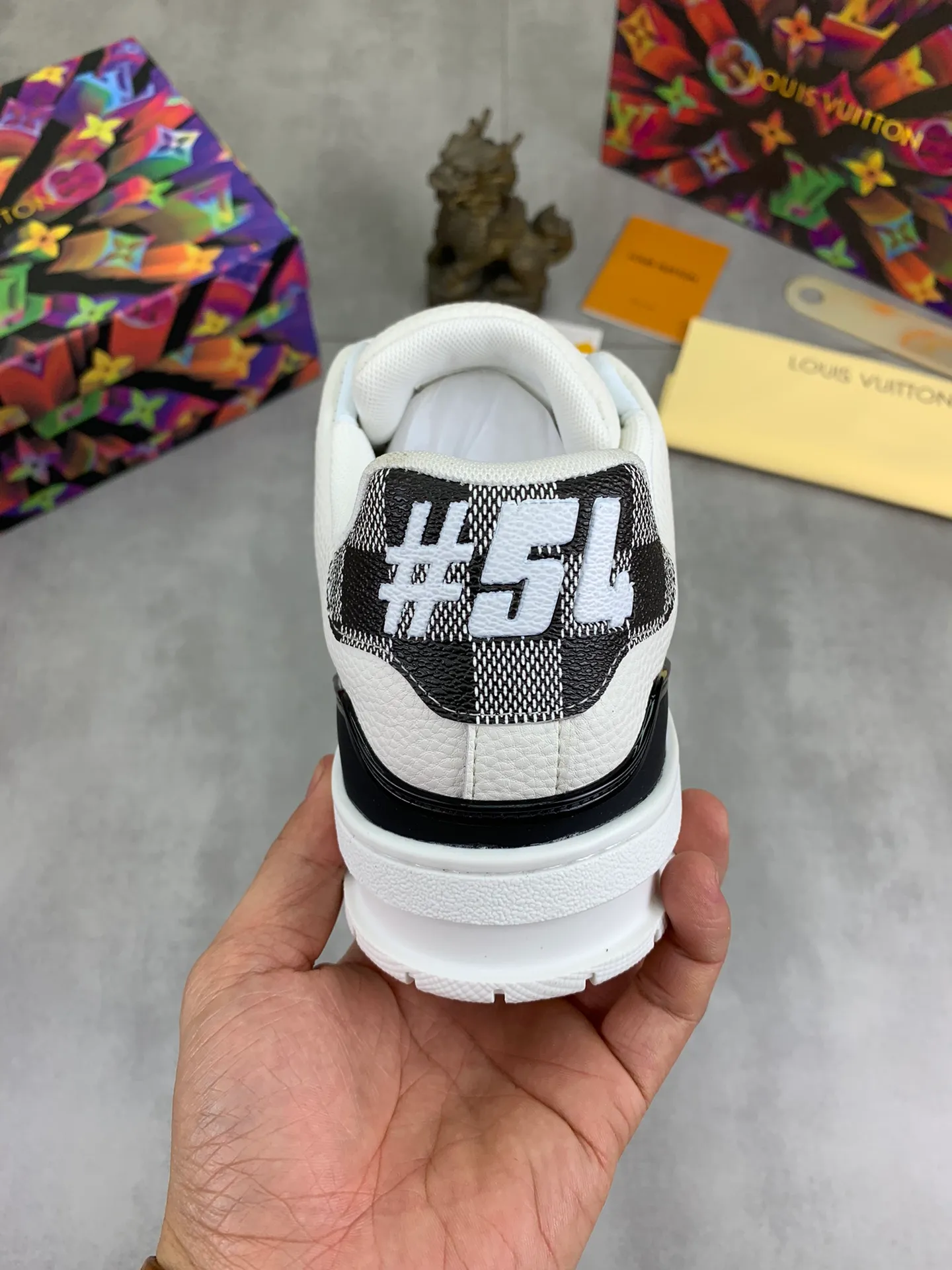 Men's shoes 💰P580 New style 💰💎💎Latest color High version 2025Louis*Vuitto* LV Traine Catwalk TRAINER outsole and fabric private model A shoe that definitely costs a lot of money and effort. This series was designed after the arrival of Vifgil. It is favored by many fans every season. Original TPU outsole Original packaging Men's size: 38-45 (46 can be customized) Color: 2️⃣ colors available (available from stock, super fast delivery)